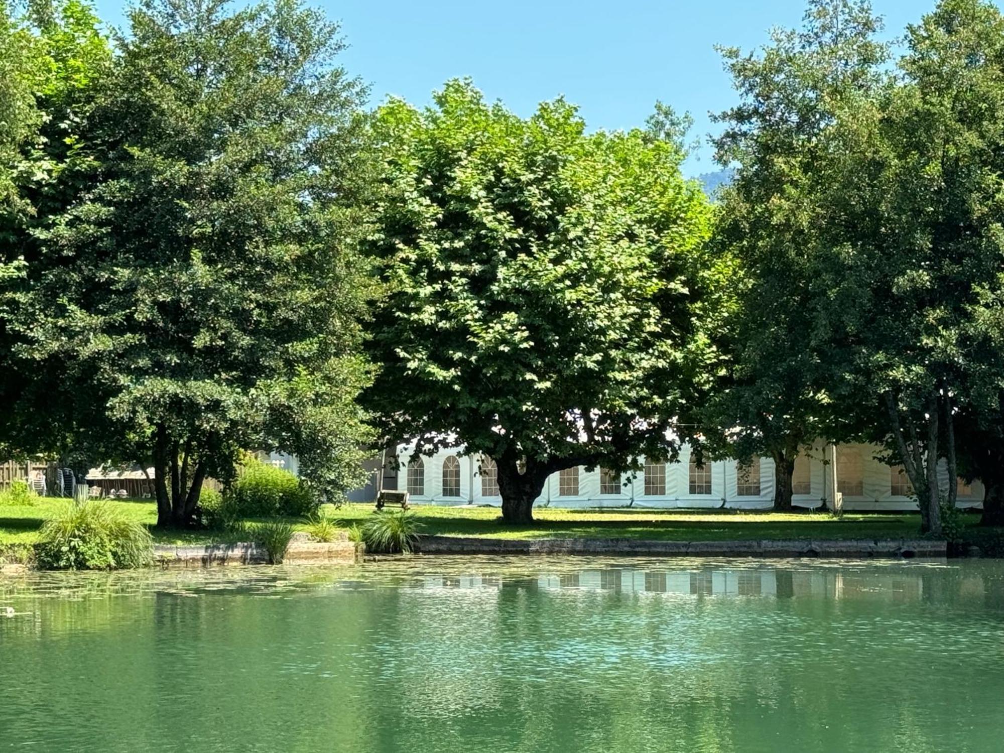 拉克 莱斯小屋酒店 Saint-Alban-de-Montbel 外观 照片
