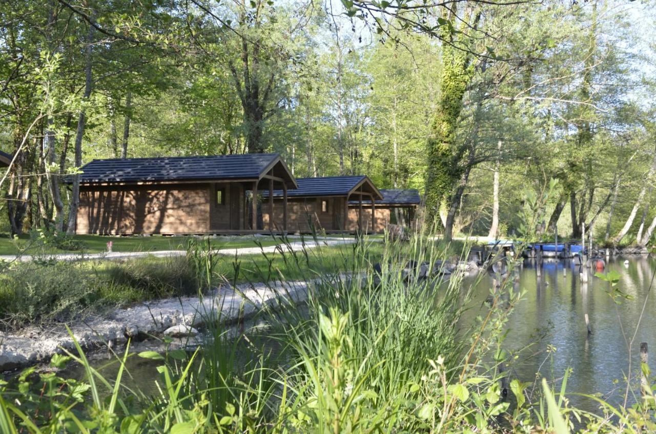 拉克 莱斯小屋酒店 Saint-Alban-de-Montbel 外观 照片